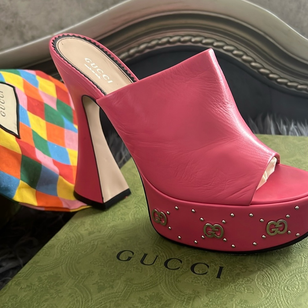 Gucci pink heels